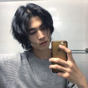 Ulzzang hairstyle with soft curl