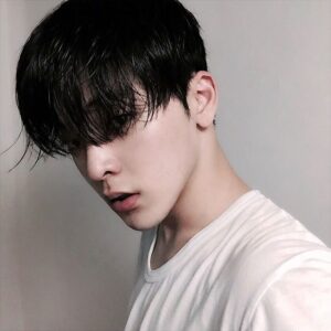 Layered Haircuts boy Ulzzang style